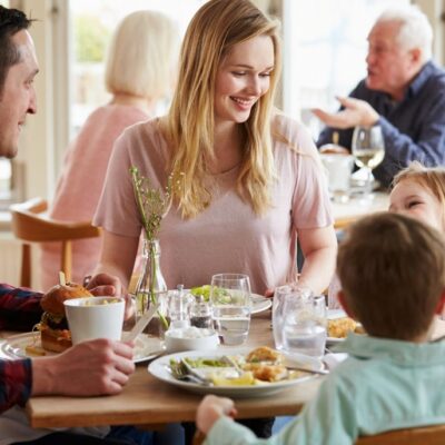 The Ultimate Family Dinning Guide – Kids Eat Free and Affordable Options